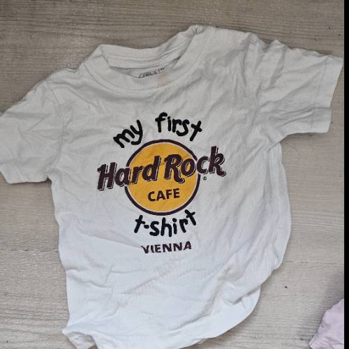 T shirt  Größe: 92 hard rock wien, zu finden beim Stand 87 am Standort Flohkids Hamburg Nord