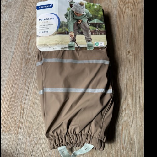 Ideenwelt Matschhose Neu, zu finden beim Stand 177 am Standort Flohkids Hamburg Nord