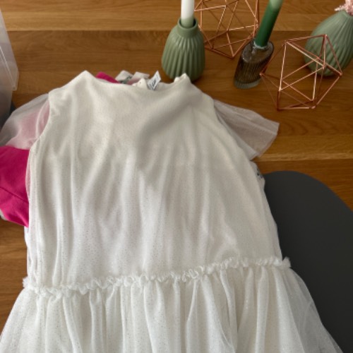 Petit Bateau kleid weiß Größe: 130, zu finden beim Stand 127 am Standort Flohkids Hamburg Nord