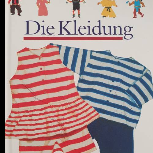 Buch m Folien , Kleidung, zu finden beim Stand 4 am Standort Flohkids Hamburg Nord