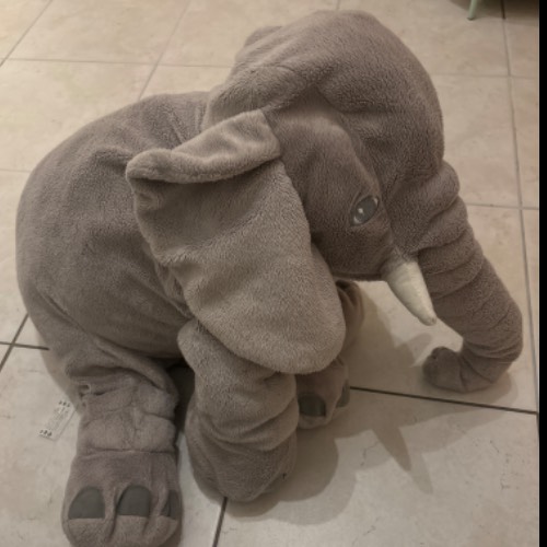 Ikea Jättestor Elefant GROß, zu finden beim Stand 147 am Standort Flohkids Hamburg Nord