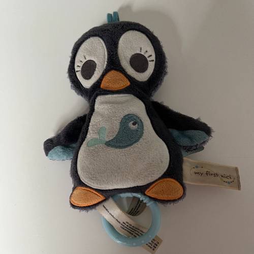 Spieluhrpinguin, Nici, zu finden beim Stand 165 am Standort Flohkids Hamburg Nord