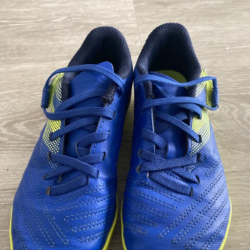 Fußballschuhe Kipsta  Größe: 31, zu finden beim Stand 100 am Standort Flohkids Hamburg Nord