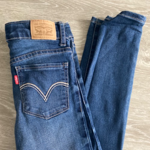 Jeans Levi’s  Größe: 134, zu finden beim Stand 100 am Standort Flohkids Hamburg Nord