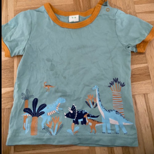 Tshirt Alana Dino  Größe: 80, zu finden beim Stand 269 am Standort Flohkids Hamburg Nord