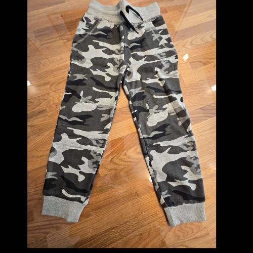 Jogginghose Camouflage  Größe: 116, zu finden beim Stand 30 am Standort Flohkids Hamburg Nord