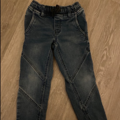 Jeans  Größe: 122, zu finden beim Stand 100 am Standort Flohkids Hamburg Nord