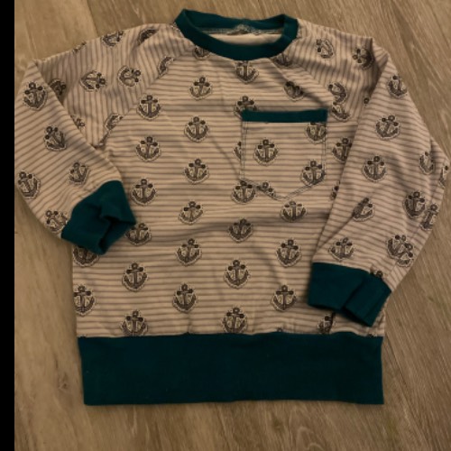 Longsleeve  Größe: 110, zu finden beim Stand 100 am Standort Flohkids Hamburg Nord