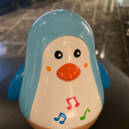 Hape Musik Pinguin, zu finden beim Stand 33 am Standort Flohkids Hamburg Nord