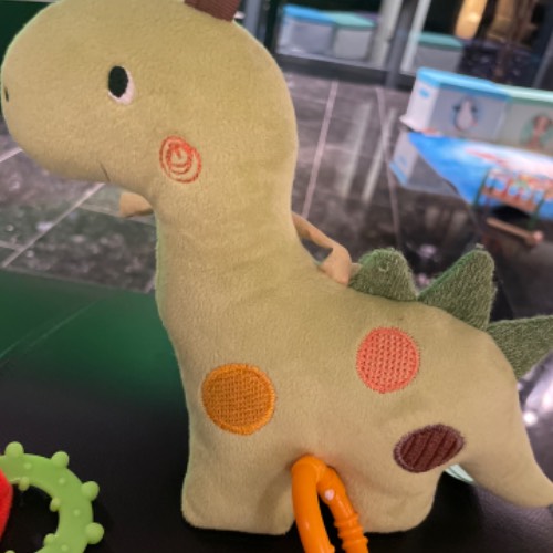 Topomini Baby Spieluhr Dino, zu finden beim Stand 33 am Standort Flohkids Hamburg Nord