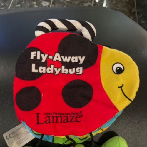 LAMAZE Baby Ladybug SPIELBUCH, zu finden beim Stand 33 am Standort Flohkids Hamburg Nord