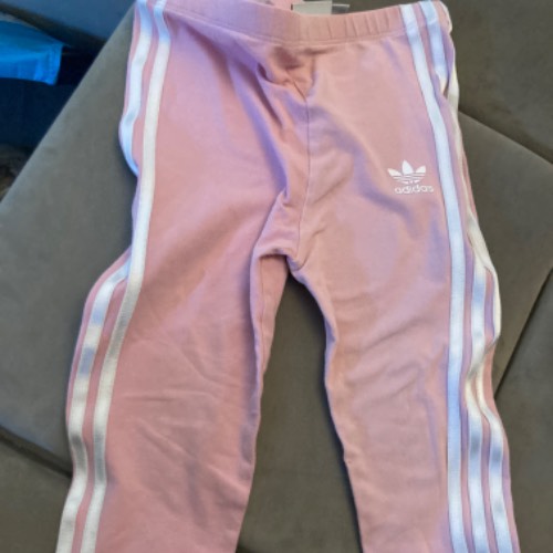 Leggings Adidas  Größe: 98, zu finden beim Stand 183 am Standort Flohkids Hamburg Nord