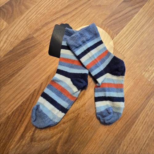 Ringelsocken  Größe: 23-26, zu finden beim Stand 30 am Standort Flohkids Hamburg Nord