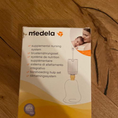 Medela Brusternährungsset, zu finden beim Stand 100 am Standort Flohkids Hamburg Nord