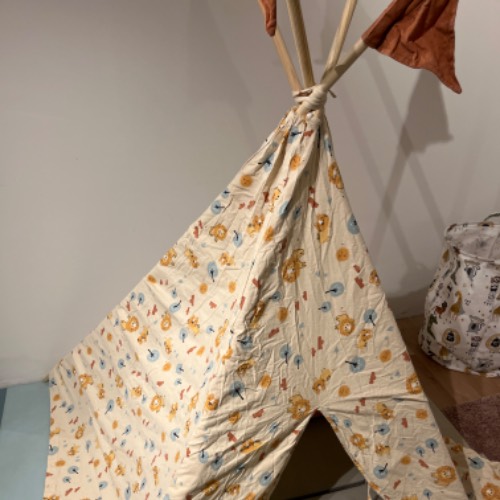 Tipi Löwen, zu finden beim Stand 191 am Standort Flohkids Hamburg Nord