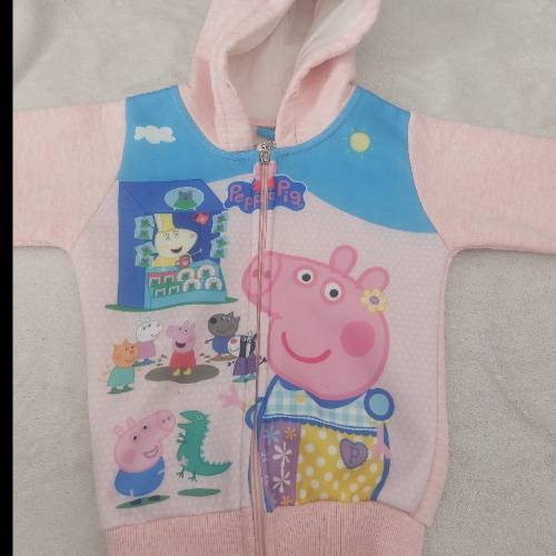 Peppa Wutz Sweatjacke  Größe: 116, zu finden beim Stand 130 am Standort Flohkids Hamburg Nord