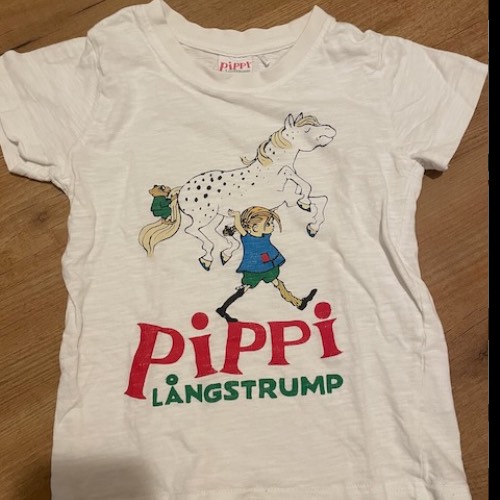 Pippi Langstrumpf Tshirt  Größe: 104, zu finden beim Stand 155 am Standort Flohkids Hamburg Nord