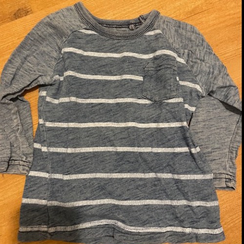 Longsleeve Cotton on  Größe: 12 months, zu finden beim Stand 155 am Standort Flohkids Hamburg Nord