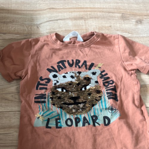 T-Shirt Leopard  Größe: 110/116, zu finden beim Stand 191 am Standort Flohkids Hamburg Nord