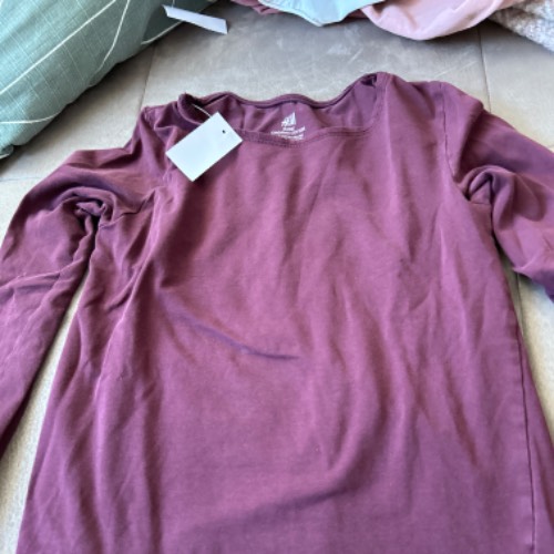 Longsleeve bordeaux  Größe: 128, zu finden beim Stand 127 am Standort Flohkids Hamburg Nord