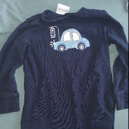 Langarmshirt dkbl Auto  Größe: 104, zu finden beim Stand 184 am Standort Flohkids Hamburg Nord