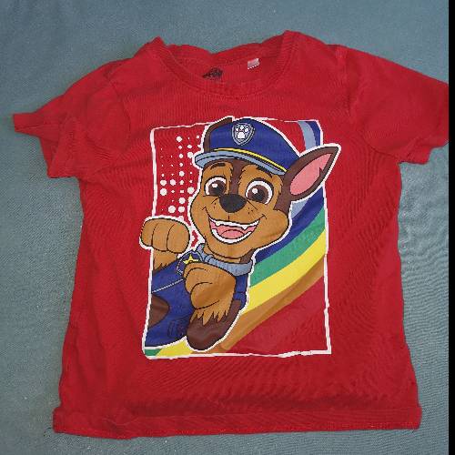 T-Shirt rt Chase Regenbogen110, zu finden beim Stand 184 am Standort Flohkids Hamburg Nord