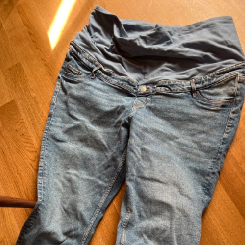 Jeans Mama H&M XXL blau, zu finden beim Stand 57 am Standort Flohkids Hamburg Nord