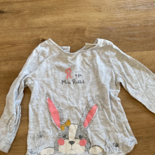 Langarmshirt Hase  Größe: 92, zu finden beim Stand 146 am Standort Flohkids Hamburg Nord