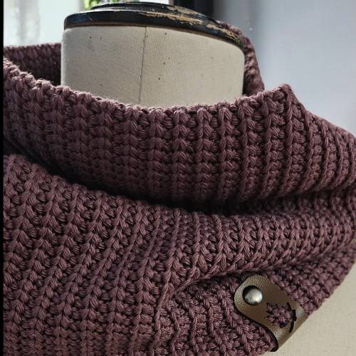 Strickloop mauve handmade , zu finden beim Stand 6 am Standort Flohkids Hamburg Nord