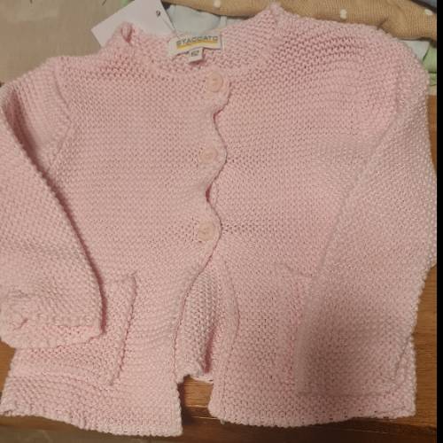 staccato Strickjacke rosa  Größe: 62, zu finden beim Stand 102 am Standort Flohkids Hamburg Nord