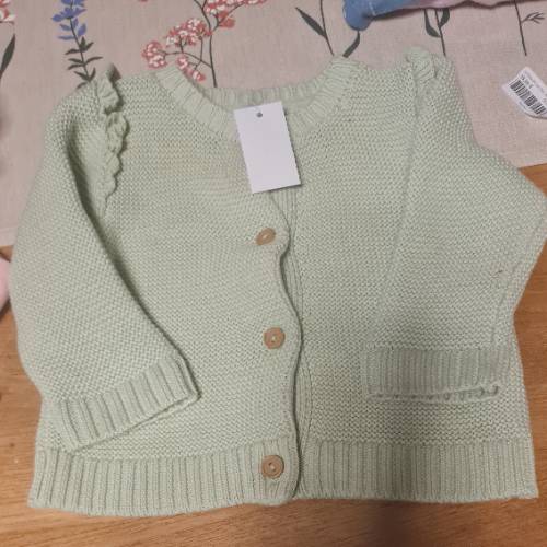 Strickjacke grün  Größe: 62/68, zu finden beim Stand 86 am Standort Flohkids Hamburg Nord