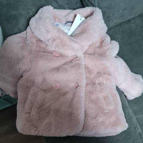 c&a Kuscheljacke rosa  Größe: 68, zu finden beim Stand 102 am Standort Flohkids Hamburg Nord