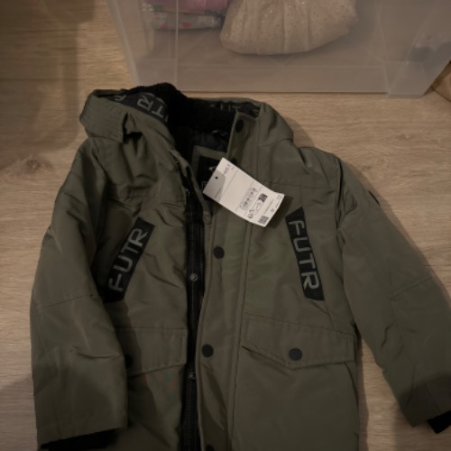 C&A Winterjacke grün  Größe: 110, zu finden beim Stand 194 am Standort Flohkids Hamburg Nord