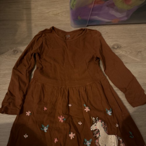 C&A Kleid braun Einhorn  Größe: 110, zu finden beim Stand 194 am Standort Flohkids Hamburg Nord