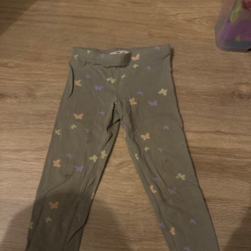 H&M Leggings grün Schm  Größe: 98, zu finden beim Stand 194 am Standort Flohkids Hamburg Nord