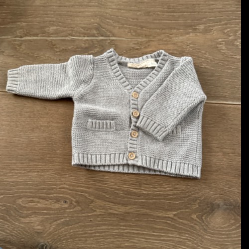 Strickjacke grau  Größe: 50/56, zu finden beim Stand 64 am Standort Flohkids Hamburg Nord