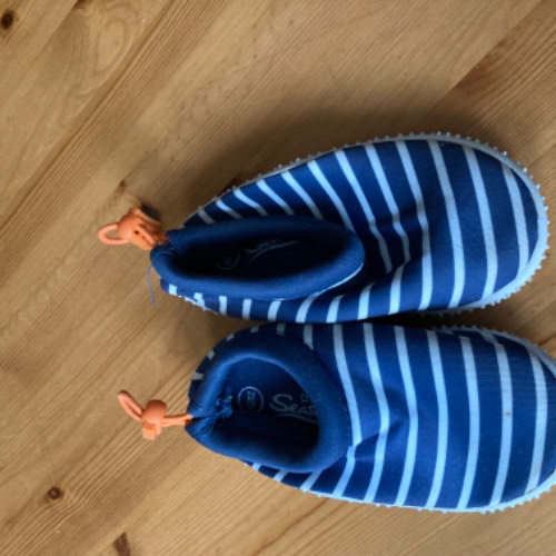 Badeschuhe  Größe: 23/24 , zu finden beim Stand 32 am Standort Flohkids Hamburg Nord