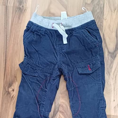 Cordhose, Dkl.bl, Kordelzug  Größe: 80, zu finden beim Stand 174 am Standort Flohkids Hamburg Nord