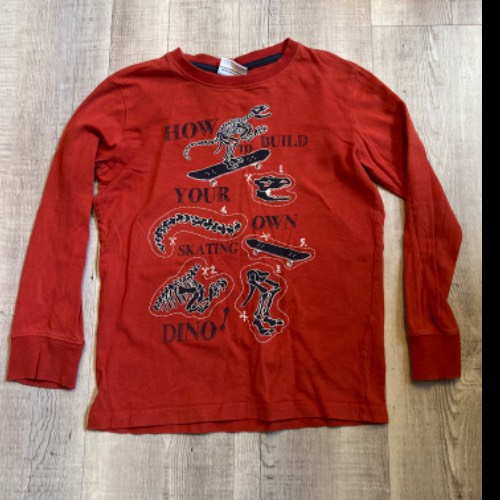 Langarmshirt  Größe: 128 Dino , zu finden beim Stand 101 am Standort Flohkids Hamburg Nord