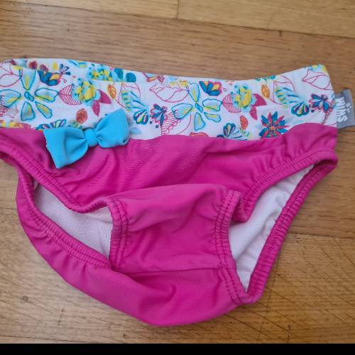 Badehose pink Blumen  Größe: 86/92, zu finden beim Stand 125 am Standort Flohkids Hamburg Nord