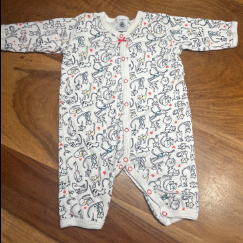 Einteiler Katze PetitBateau  Größe: 60, zu finden beim Stand 121 am Standort Flohkids Hamburg Nord