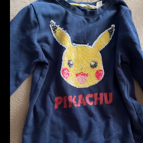 Pikachu Oberteil H&M  Größe: 134/140, zu finden beim Stand 91 am Standort Flohkids Hamburg Nord