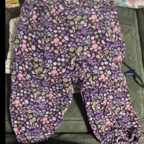 H&M Hose lila Blume  Größe: 86, zu finden beim Stand 86 am Standort Flohkids Hamburg Nord