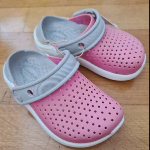 Crocs pink  Größe: 24, 5, zu finden beim Stand 125 am Standort Flohkids Hamburg Nord