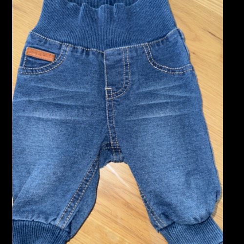 175 H&M Baby Jeans, zu finden beim Stand 175 am Standort Flohkids Hamburg Nord