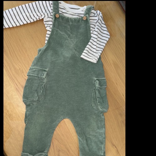 175 H&M Latzhose mit Body  Größe: 68 g, zu finden beim Stand 175 am Standort Flohkids Hamburg Nord