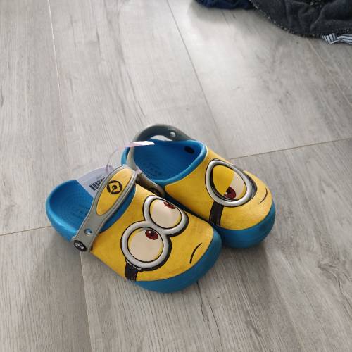 Minions Crocs  Größe: 10 /27- Größe: 28, zu finden beim Stand 50 am Standort Flohkids Hamburg Nord