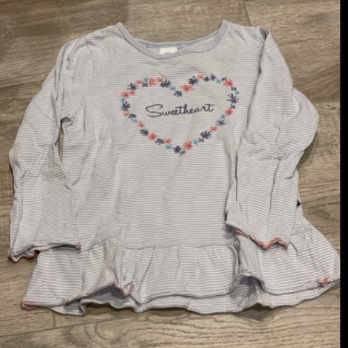 Langarmshirt Sanetta  Größe: 104 Sweet, zu finden beim Stand 42 am Standort Flohkids Hamburg Nord