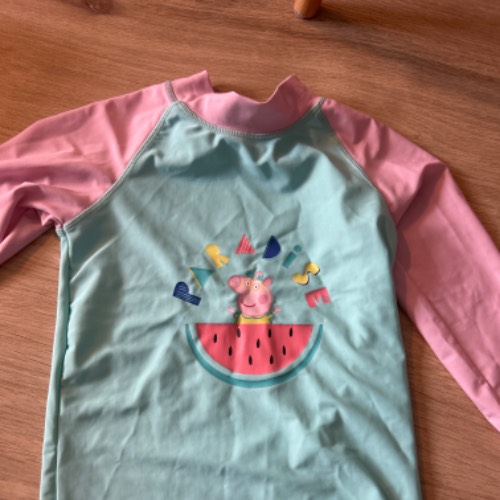 Peppa Wutz UVshirt  Größe: 122/128, zu finden beim Stand 122 am Standort Flohkids Hamburg Nord