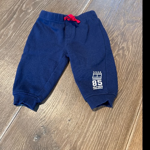 T.Hilfiger Hose blau  Größe: 6-9 Mon , zu finden beim Stand 64 am Standort Flohkids Hamburg Nord